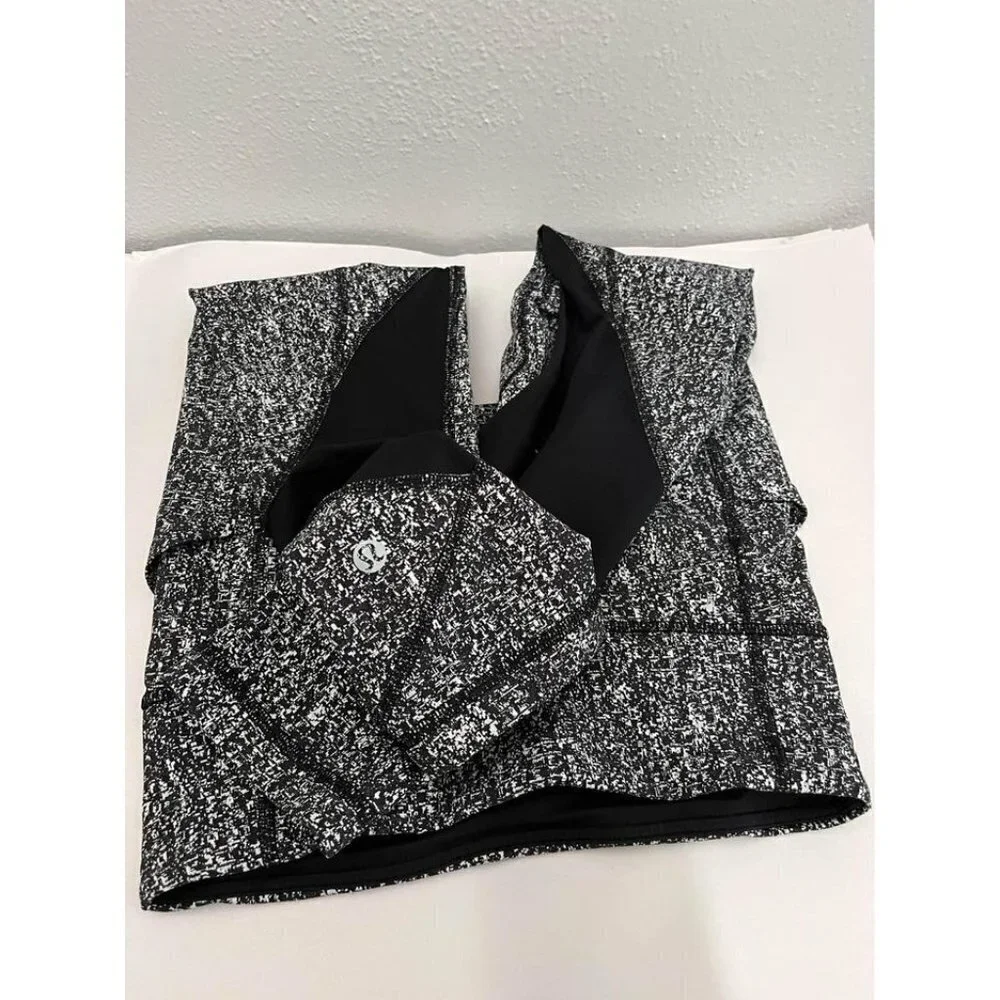 Lululemon Women Speed Up Leggings Black And White Specs Pattern Size 2 Side Pock
